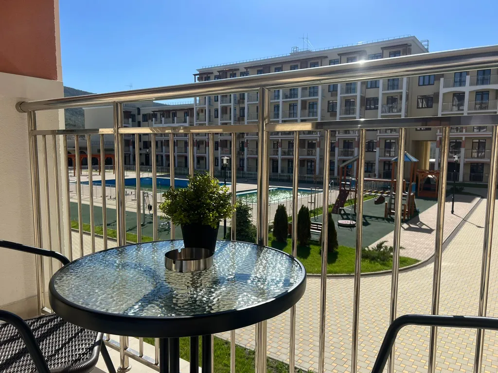 128 студия с бассейном на 3 человека