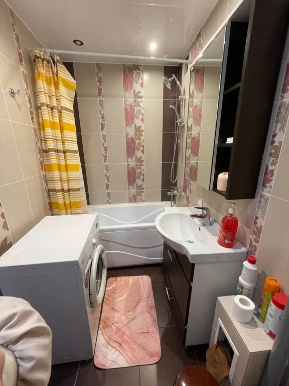 В центре Ишима, просторная 2-комнатная для командировок и семьи