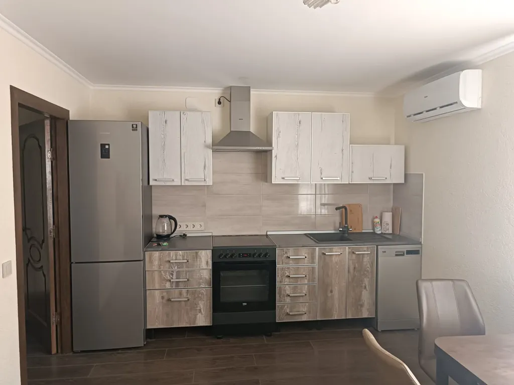 Уютный дом в живописном поселке у моря