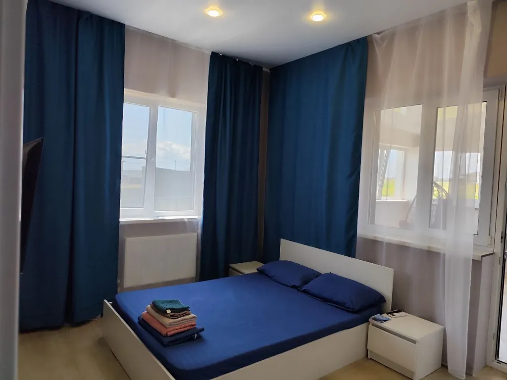 Комната с лоджией, со своей кухней