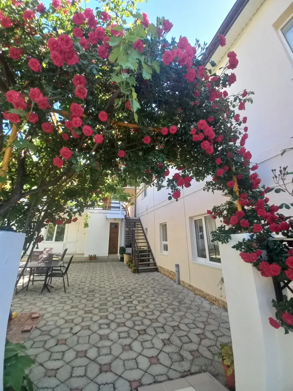 Часть дома в тихом переулке