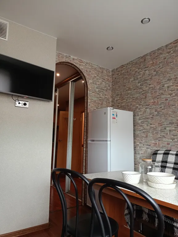 Просторная теплая квартира с двуспальной кроватью, 2 ТВ,интернет.