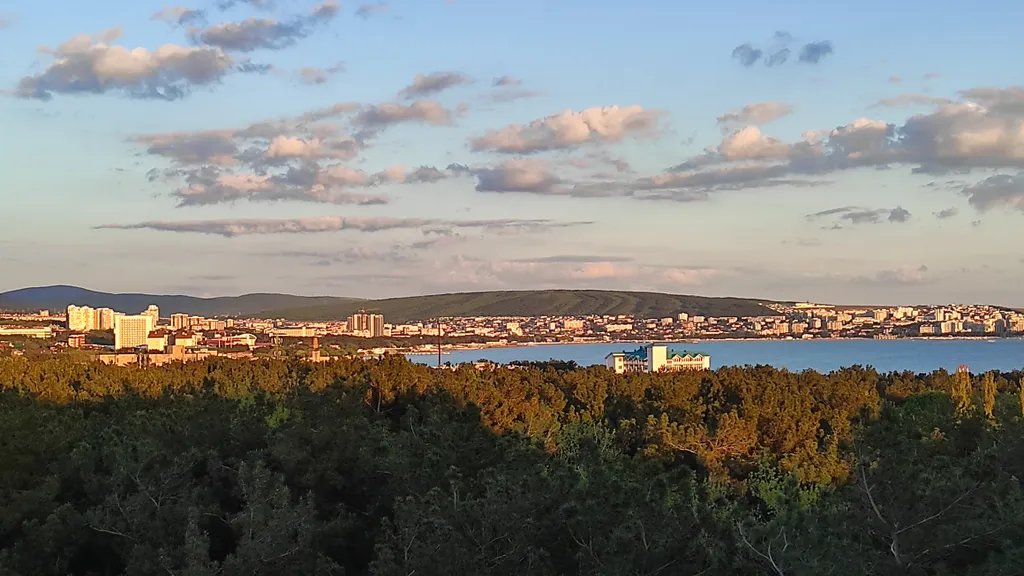 Квартира Квартира с потрясающим видом на горы и море, до набережной 600 метров — Геленджик