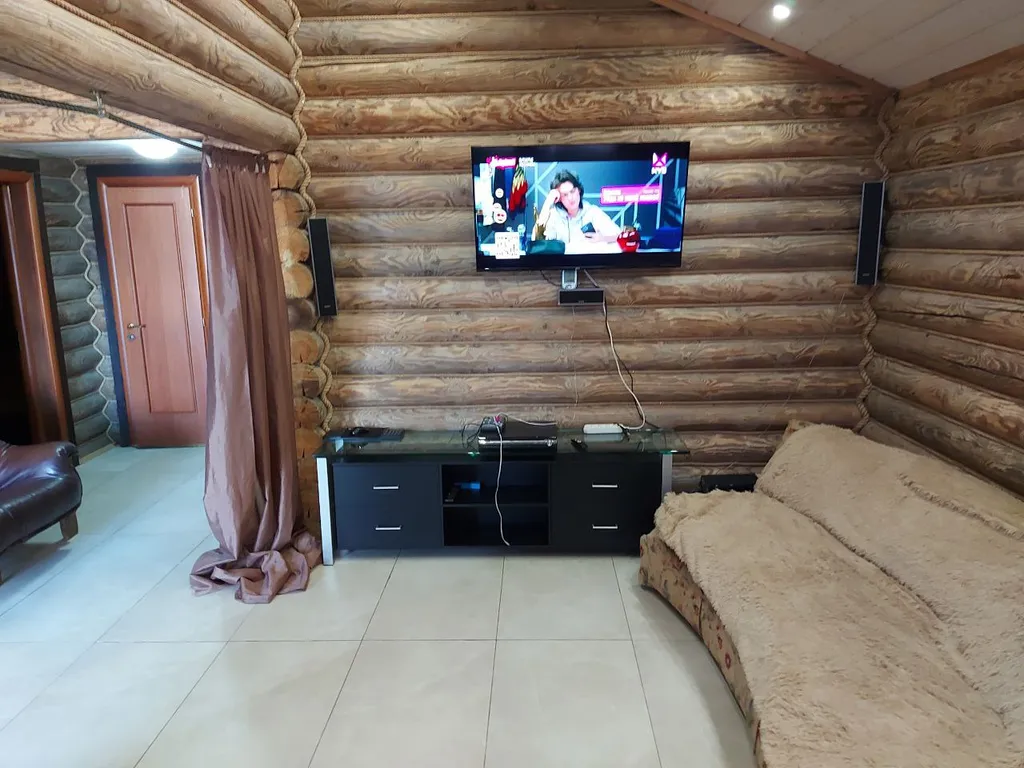 Дом изба в деревне с бассейном и баней