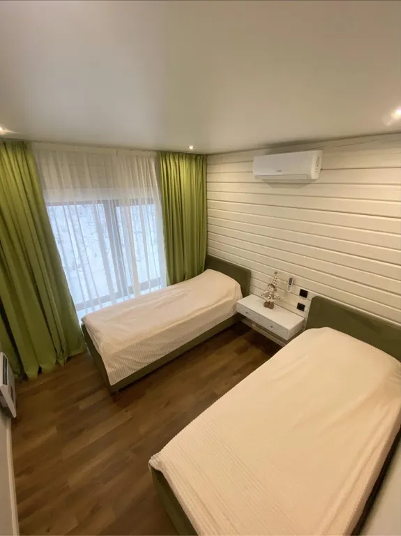 Коттедж Дом с видом на озеро и фруктовый сад — Луга