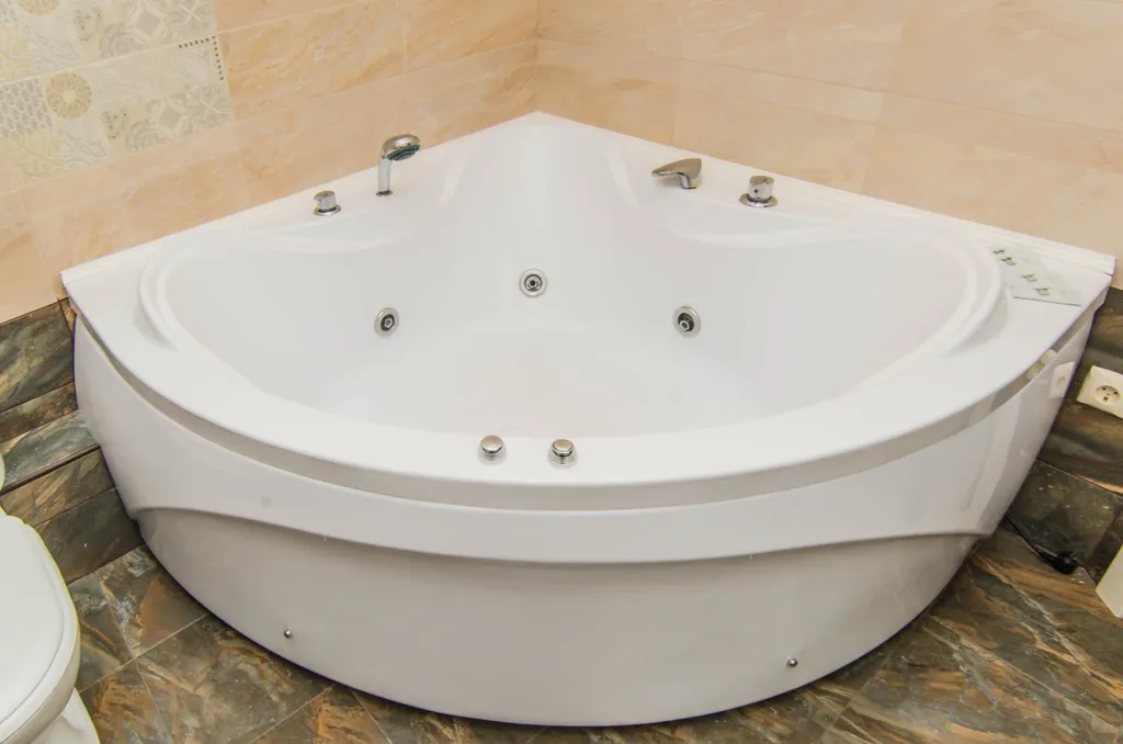 Уютная студия с джакузи в центре