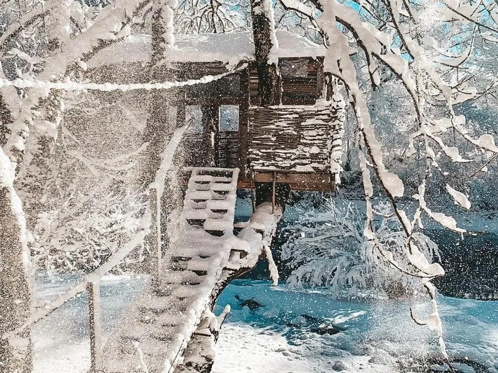 Коттедж в горном районе и на берегу реки