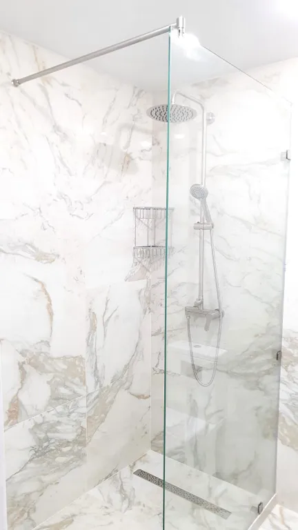 Новая квартира-студия в самом центре города с дизайнерским ремонтом