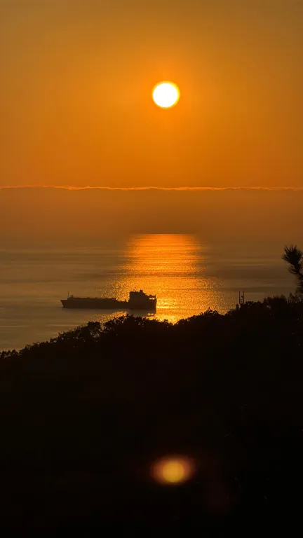 Gide villa посреди леса с видом на море
