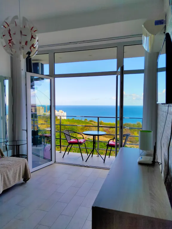 Студия с видом на море