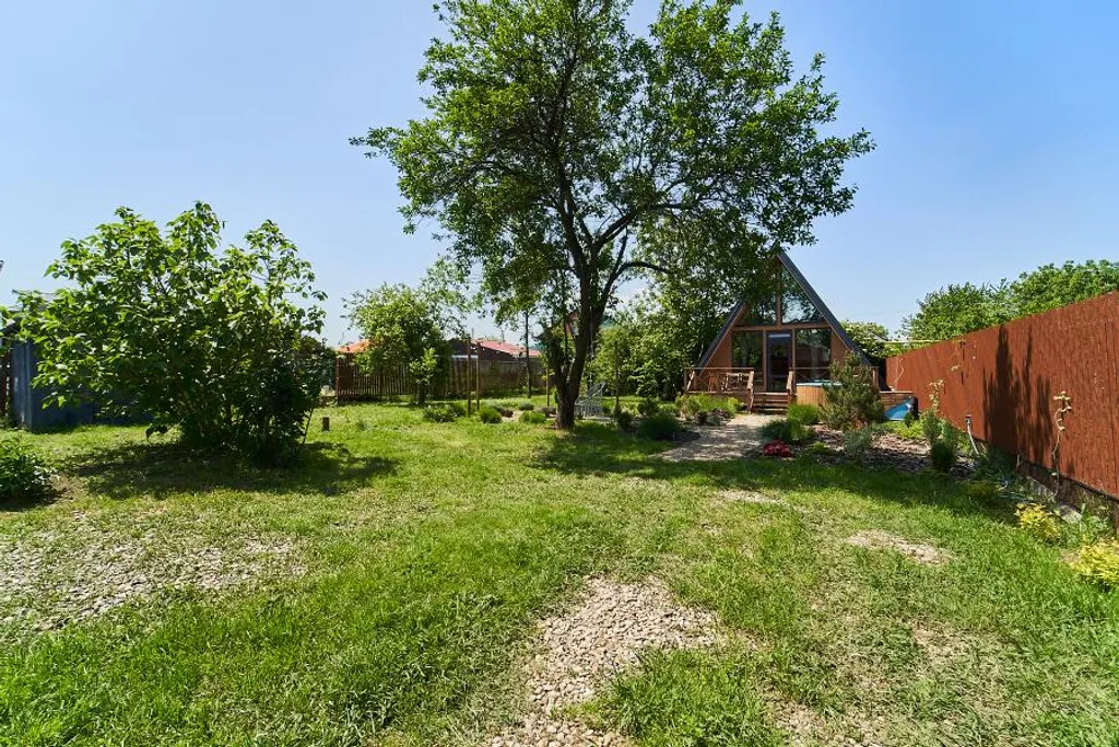 Треугольный Дом Луна