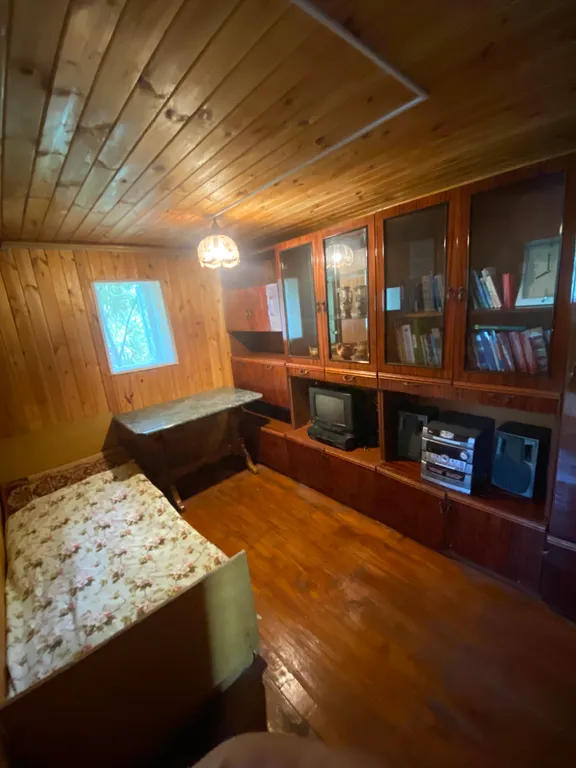 Уютная дача с садом и парковкой. До воды 200м Дача 2 эт.,3 комнаты.