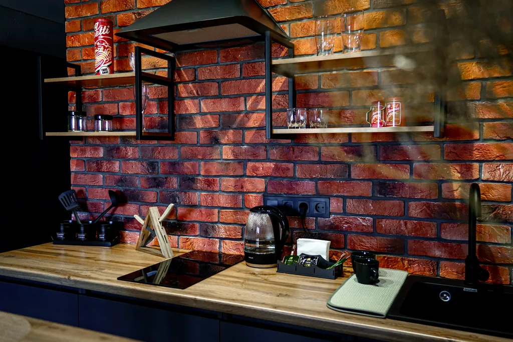 Брутальная студия в стиле лофт, панорамный вид