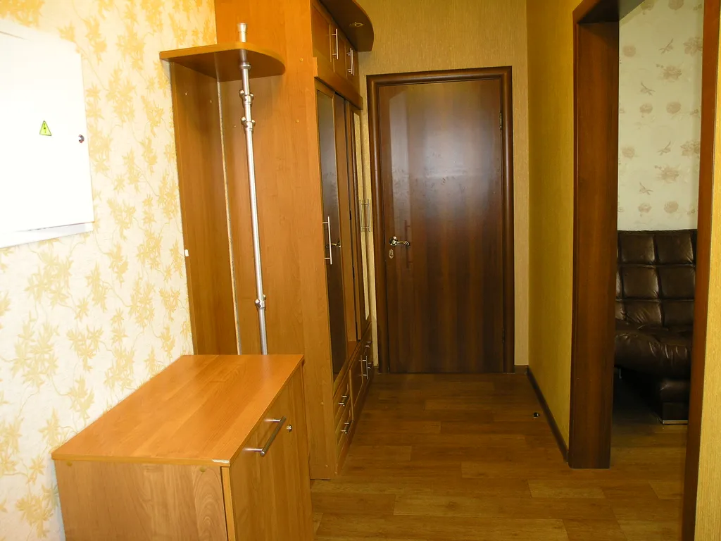 Светлая двухкомнатная квартира с евро ремонтом в многоэтажном доме