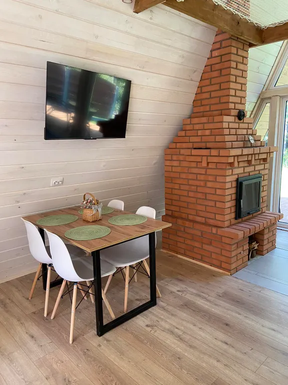 Треугольный Дом в лесу