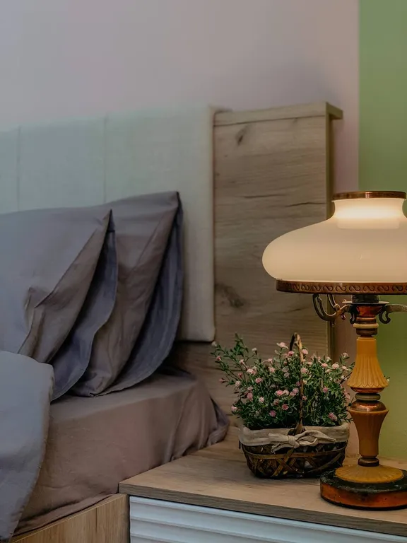 Уютный домик на берегу реки