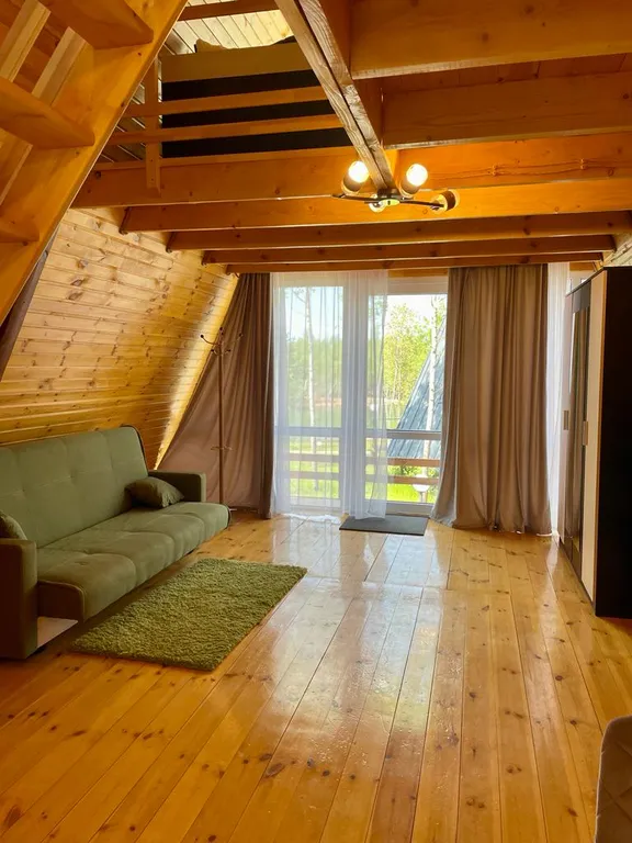 Шале у лесного озера