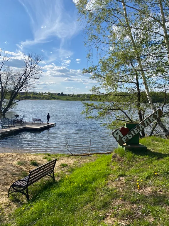 Дом в прибрежном парке