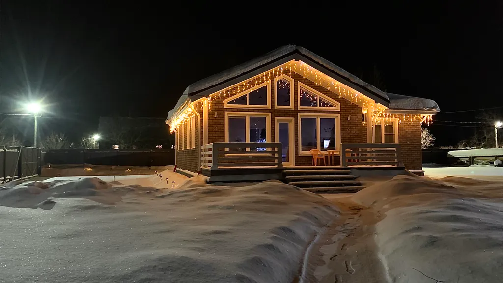 Уютный современный дом с террасой и банным чаном на участке 17 соток