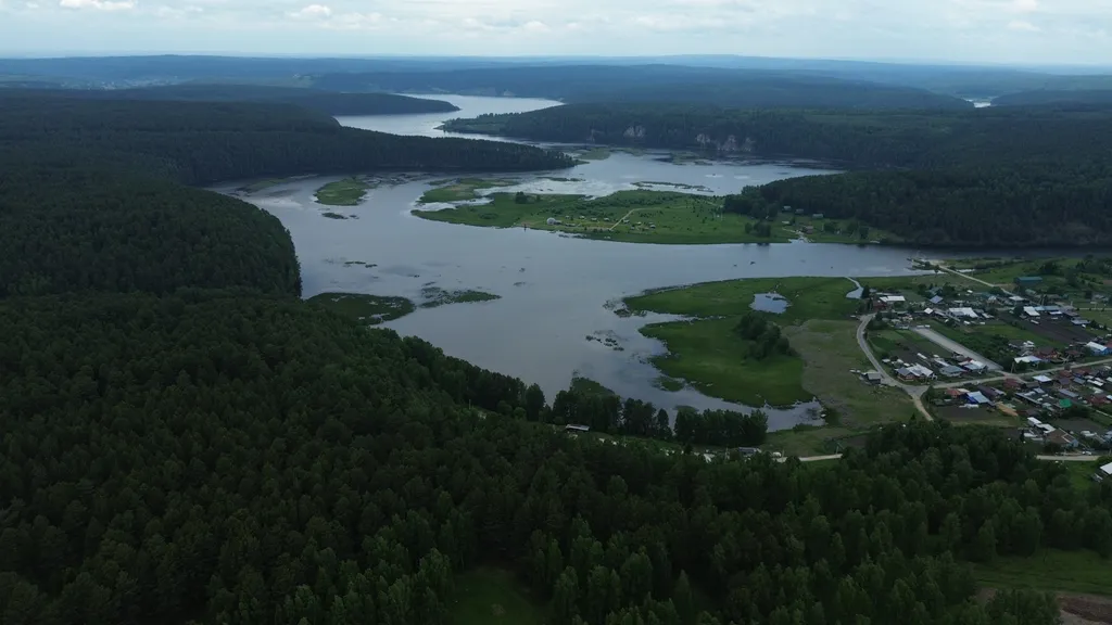 Дом у парка, панорамные окна, терраса, мангал