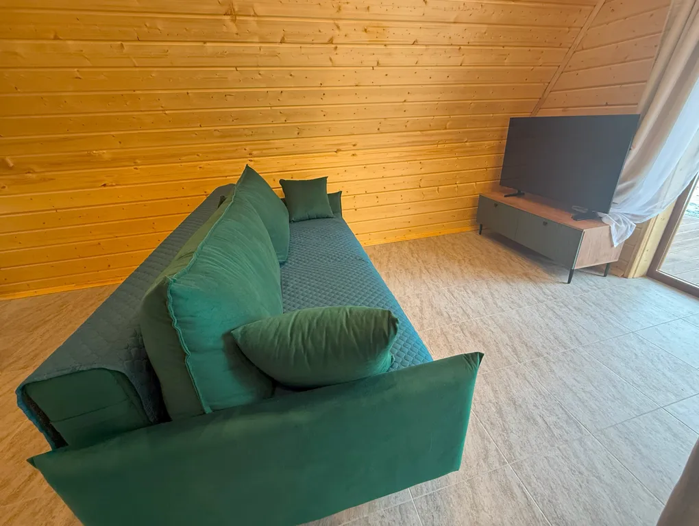 Дом шалаш 2-комнатный у леса