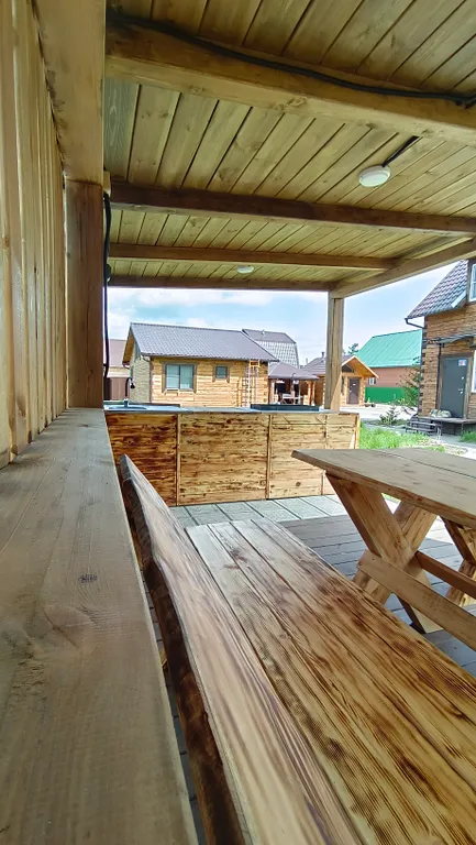 Дом с закрытой парковкой