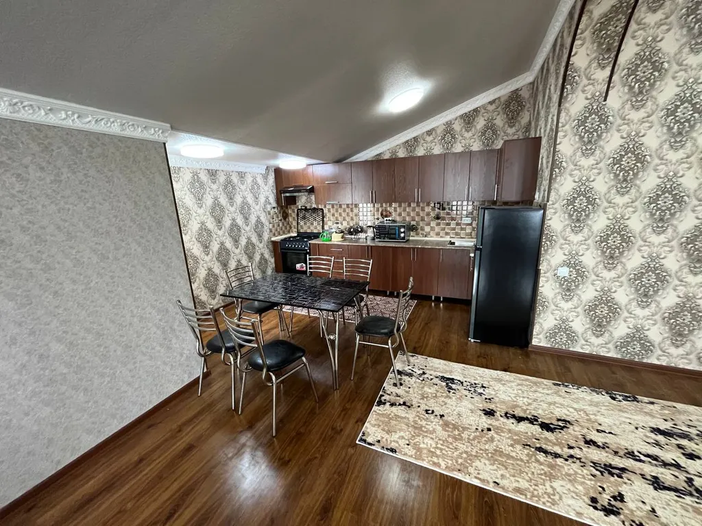 Любителей кожаных диванов (встретим бесплатно)