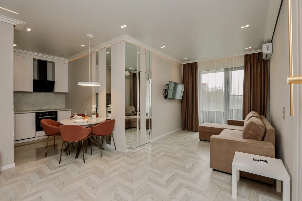 Апартаменты с видом на пруд и историческую часть города