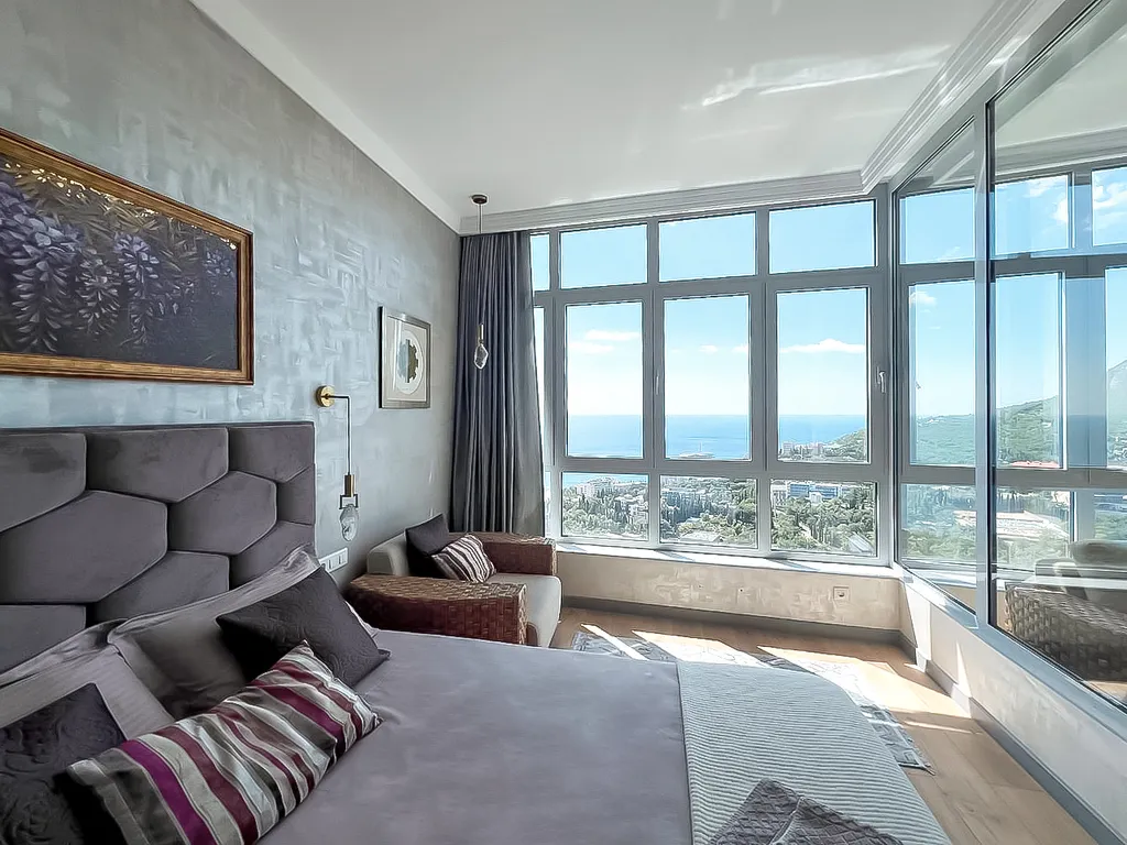 Апартамент Любимое Небо - море и горы - наслаждаться лежа на кровати