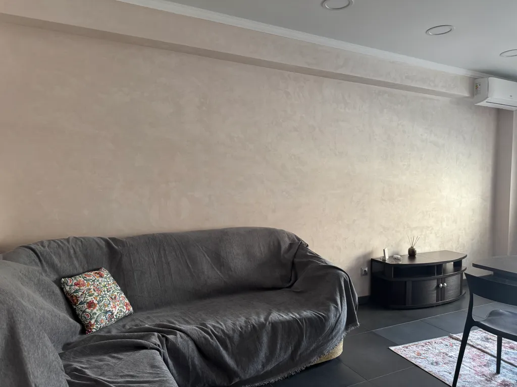 Квартира-студия с балконом возле моря