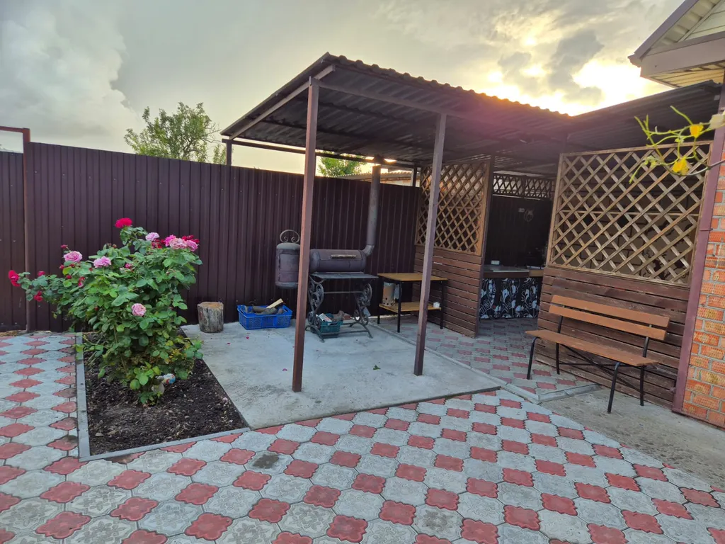 Дача с бассейном на море