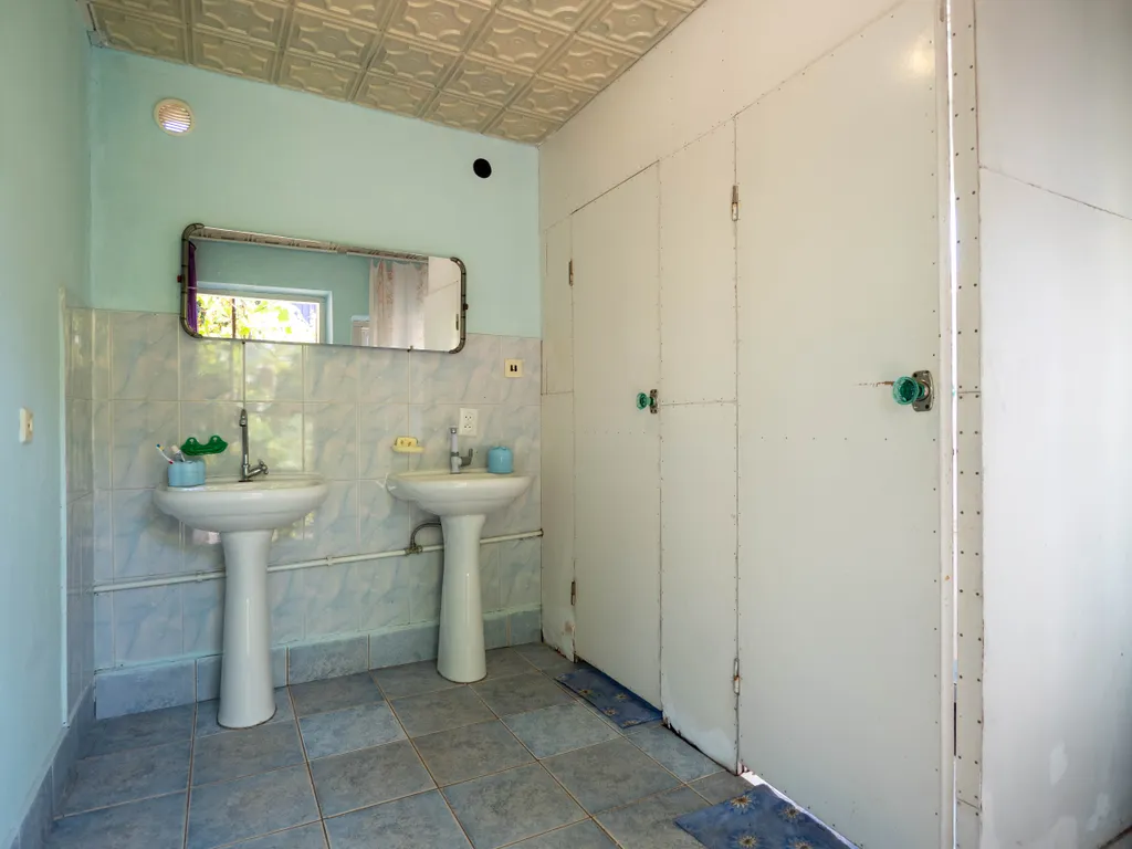 Комната в тени винограда