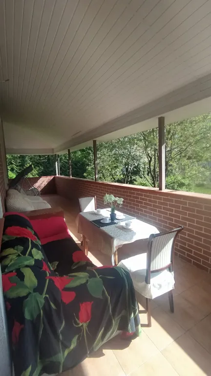 Весь первый уютный этаж с видом на природу