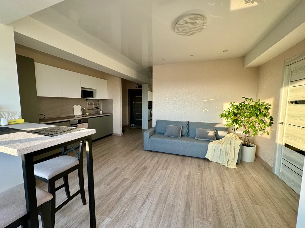 Светлая уютная евро двушка с красивым видом на закат