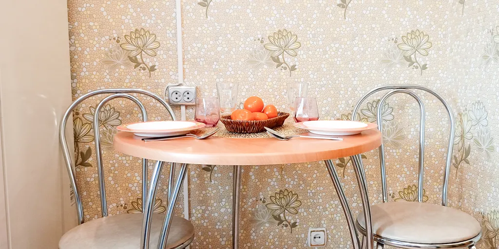 Двуспальная кровать + диван, центр. Отчетные документы,интернет