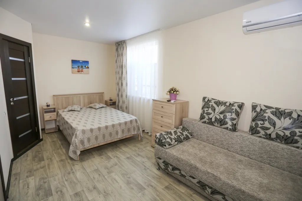 Дом с гаражом для семейного отдыха 100 метров до моря