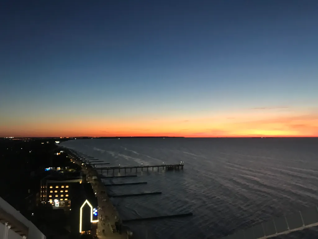 Особняк у моря с баней и бильярдом