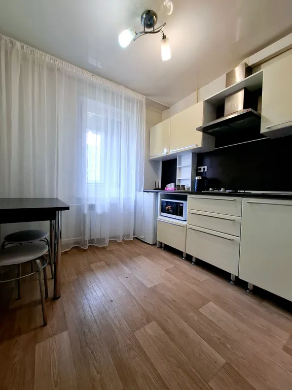 1 комнатная квартира на Усманова возле Торгового и Мегастроя