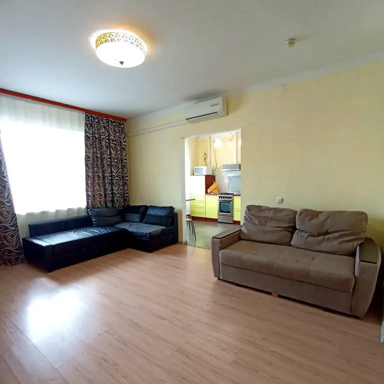 Просторная квартира для коллективов и большой семьи в центре