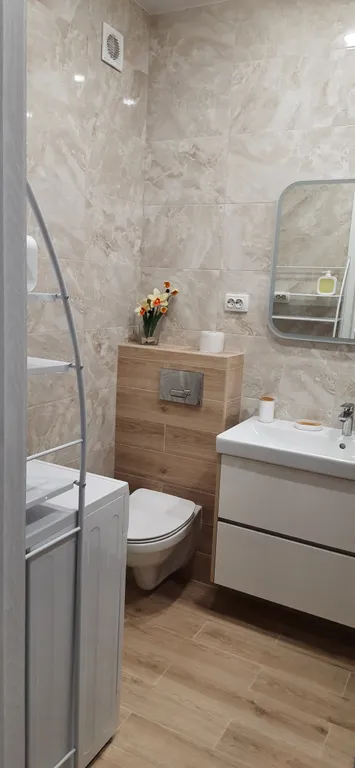 Квартира Yellow sofa (Желтый диван) ApartmentsУютная  квартира в элитном районе — Мирное