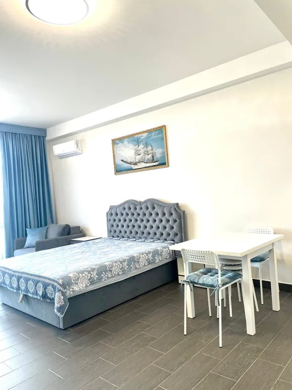 Эллинг на берегу моря