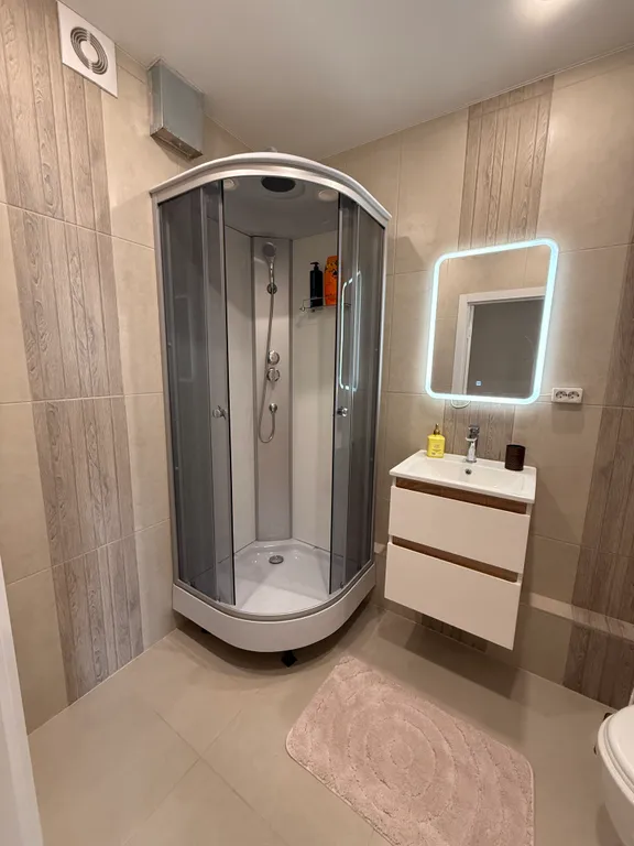 Новая квартира в новом ЖК в центре города с живописными видами из окна