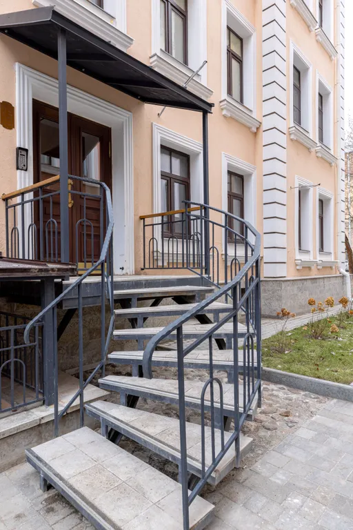 Новая дизайнерская студия на 3 окна Feel At Home у Невского проспекта