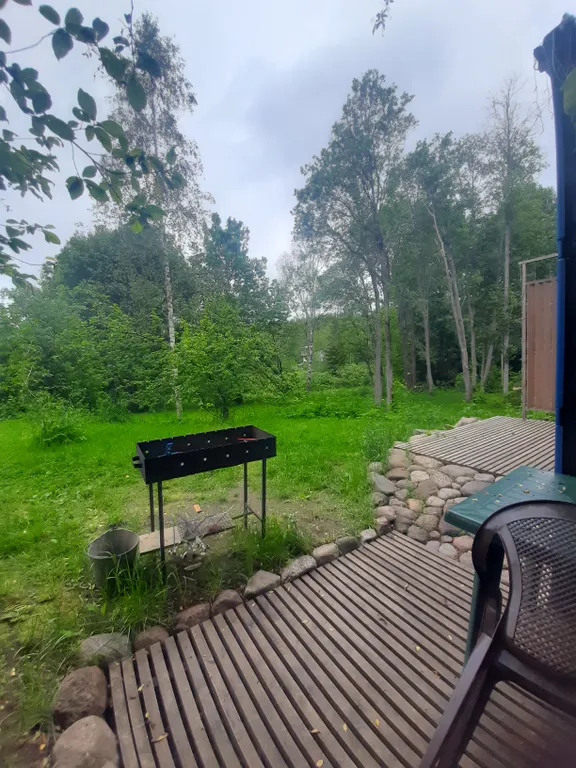 Уютный домик у реки