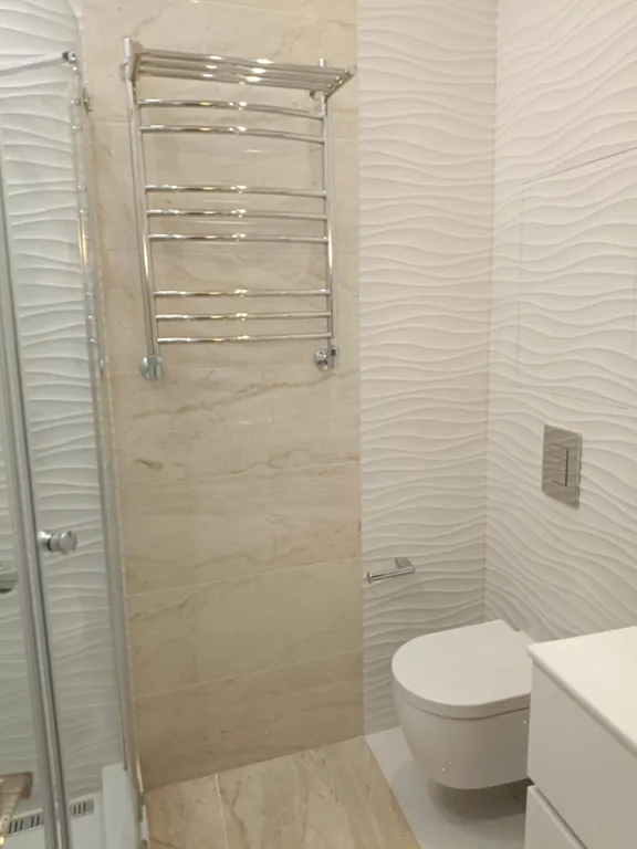 Светлая студия с видом на море