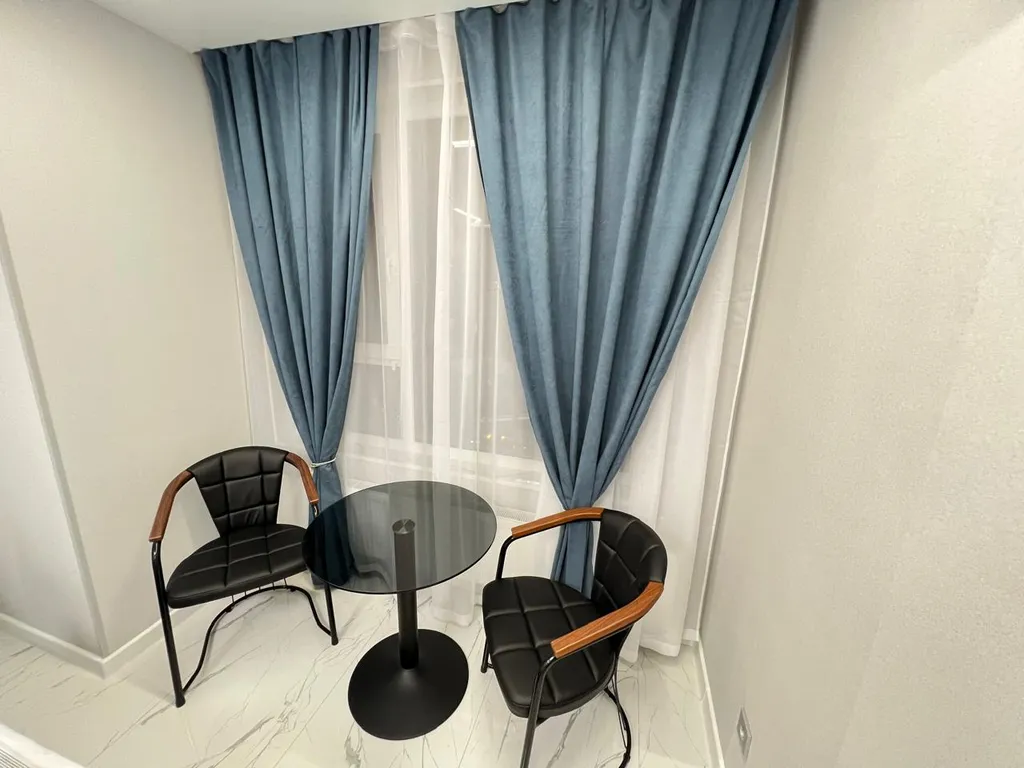 Прекрасная студия с видом на реку и город