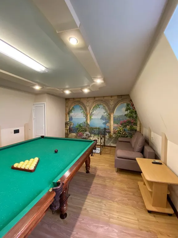 Квартира с бильярдом
