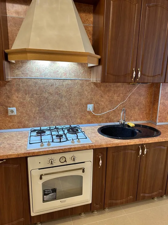 Просторная квартира с видом на горы недалеко от центра города