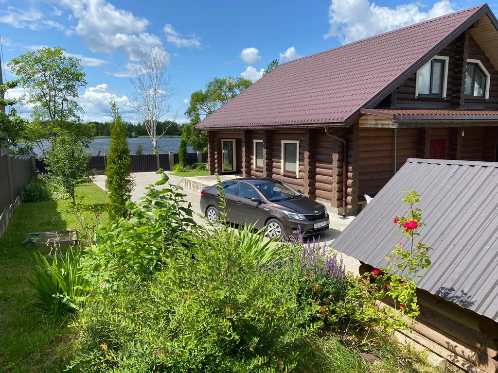 Деревянный комфортабельный дом на берегу озера