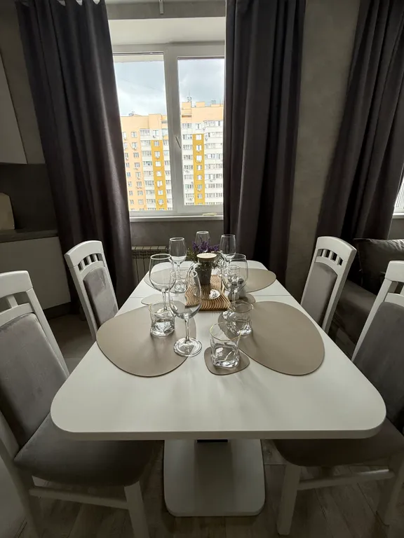 Красивая квартира с панорамным видом на Волгу